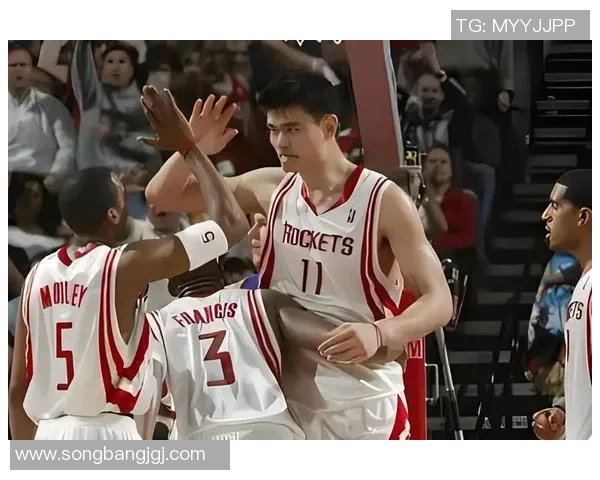 姚明：篮球场上的盖帽王者与中锋传奇之路